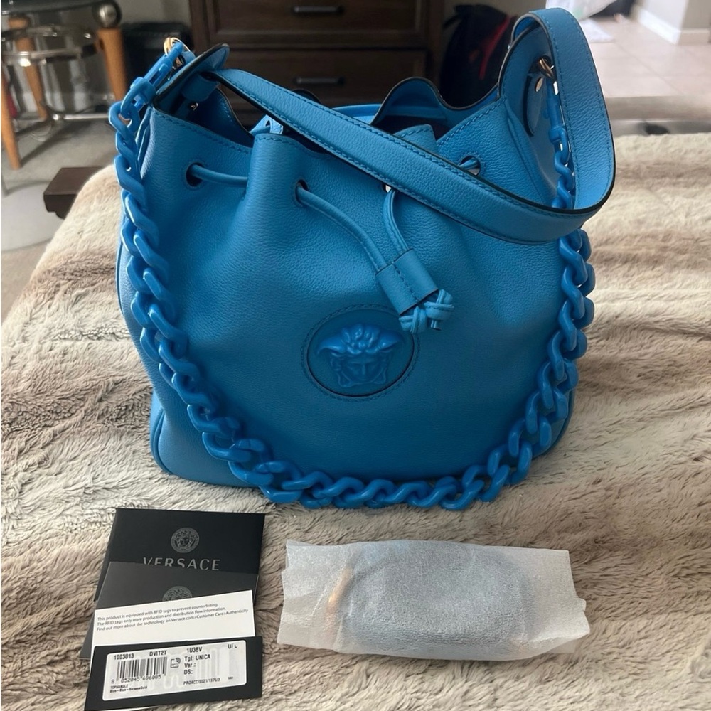 NWT VERSACE Blue Leather LA MEDUSA Drawstring Bucket BAG CHAIN & 2 STRAPS